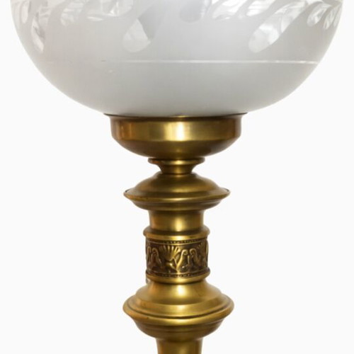 Vintage brass table lamp like new with glass globe