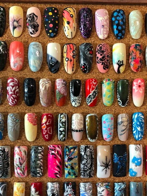 Table with 187 Tips of Professional Design of Nails.