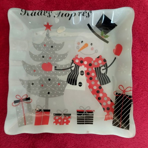 Glass Christmas plate like new with snowman and tree design