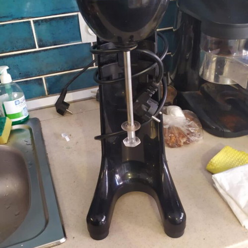 Professional frappe maker like new with two glasses