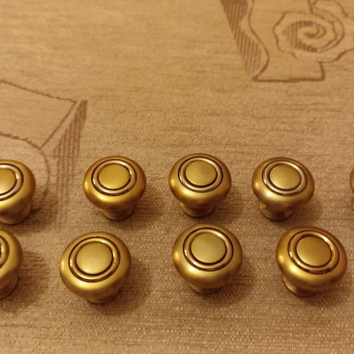 Handles and knobs for cabinets and drawers used, 24 pieces gold and silver