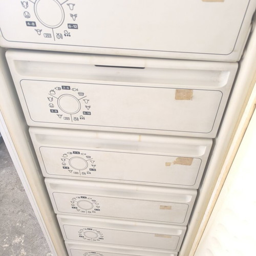 Siemens freezer used with six drawers