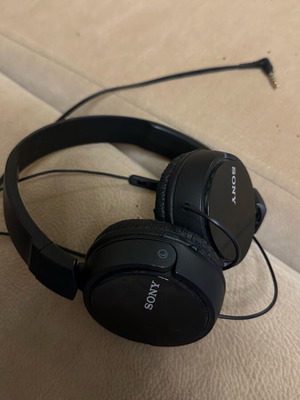 Sony wired headphones like new with worn synthetic leather