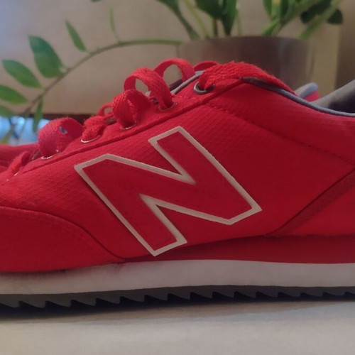 New Balance men's athletic sneakers used, size 41.5, red and white