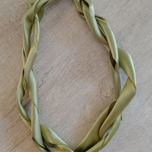 Handmade women's fabric necklace like new, olive green with buttons