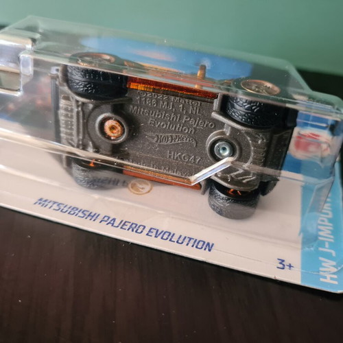 Hotwheels Mitsubishi Pajero Super Treasure Hunt new
