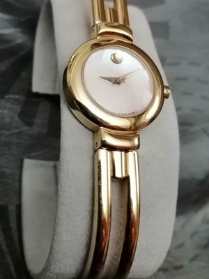 Ρολόι γυναικείο Movado αμεταχείριστο με μπρασελέ και κρύσταλλο sapphire