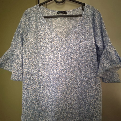Shein floral blouse sky blue with white flowers size L like new