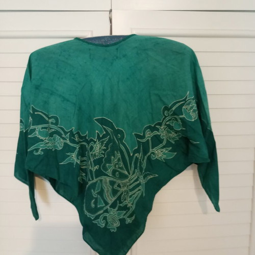 Batik top emerald used