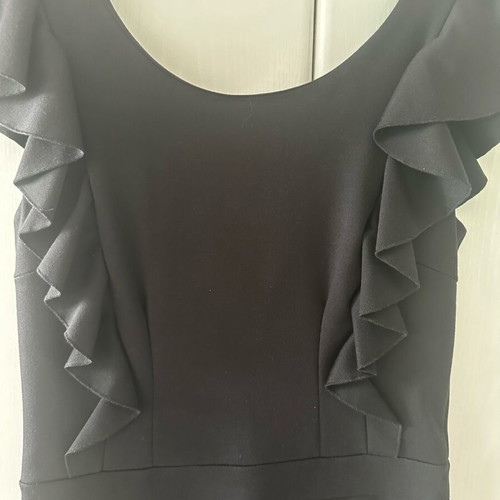 Black dress with structured fabric like new, ruffles and back V, size M