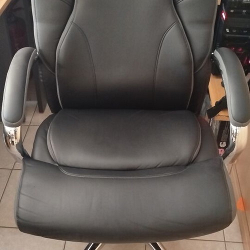 Black new executive office chair