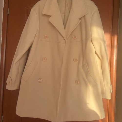Coat in cream color like new