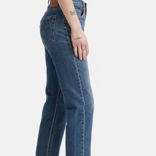 Levi's 501 Crop Jeans like new, size 26x28, lightweight blue denim