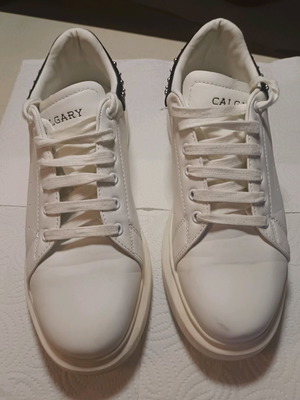 Calgary women's sneakers white like new, size 41