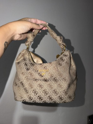 Guess handbag slightly used, gold color