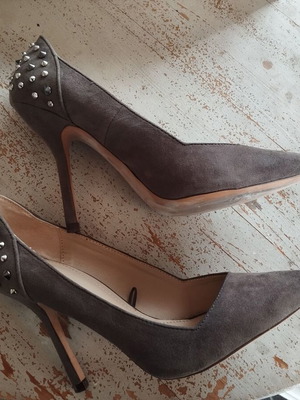 Zara gray pumps with studs like new, size 39, 11cm heel
