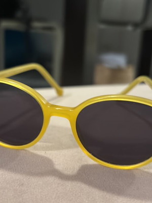 Children's sunglasses like new, yellow for ages 4-5