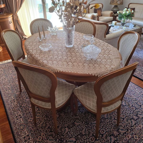 Classic solid walnut dining set like new with 6 chairs