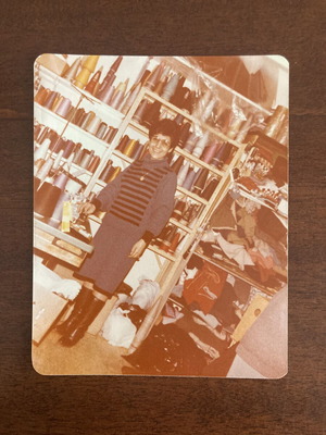 Συλλογή 23 vintage έγχρωμων φωτογραφιών από τη ζωή ελληνικής κοινότητας, 1960s-1980s