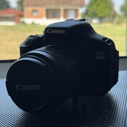 Canon EOS 600D DSLR camera with Canon 18-55 lens like new