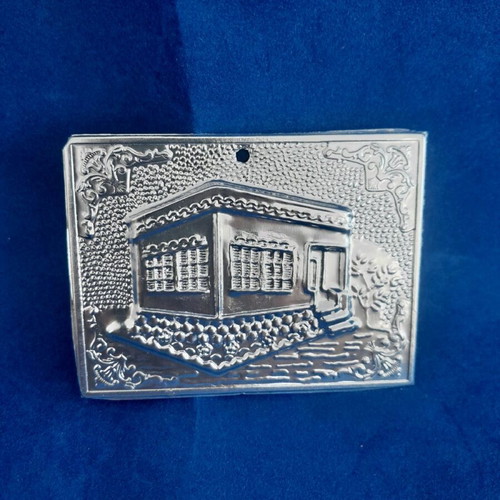 Metal votive new in excellent condition