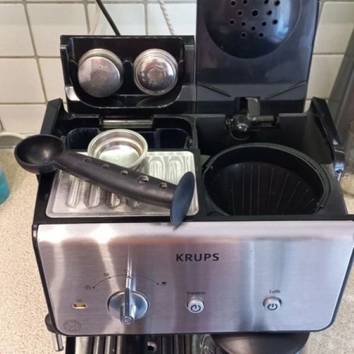 Krups XP2000 Espresso and Drip Coffee Maker like new with Milk Frother
