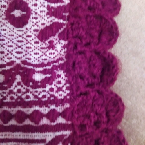Caramel blankets like new, set of 2, dark red