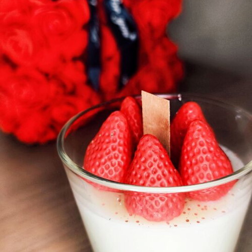 Strawberry and Vanilla Candle new