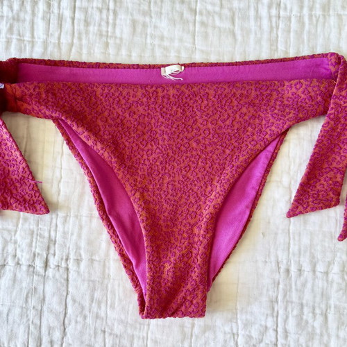 Textured Fuchsia Tie Side Bikini Bottom like new, S-M