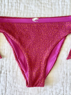 Textured Fuchsia Tie Side Bikini Bottom like new, S-M