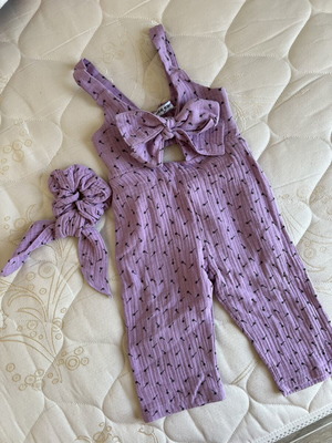 Baby romper set with hair clip