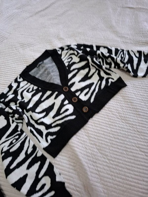 Knitted crop cardigan like new, size S-M