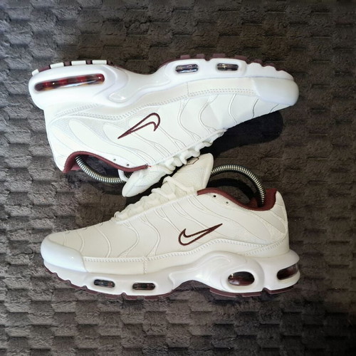 Nike TN sneakers size 42 white red new