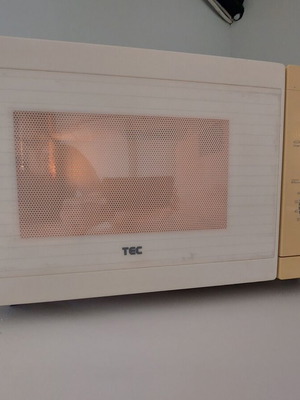 Microwave oven used in excellent condition