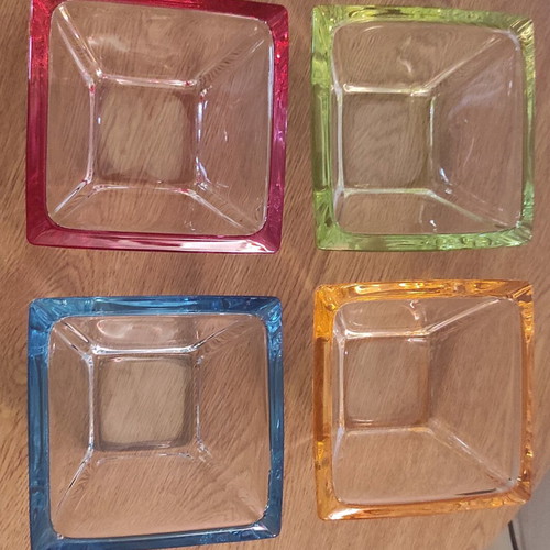Square bowls set of 4 like new, for dips and nuts