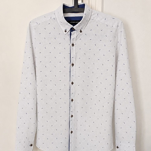 Vittorio Artist white men's shirt Small like new with blue pattern