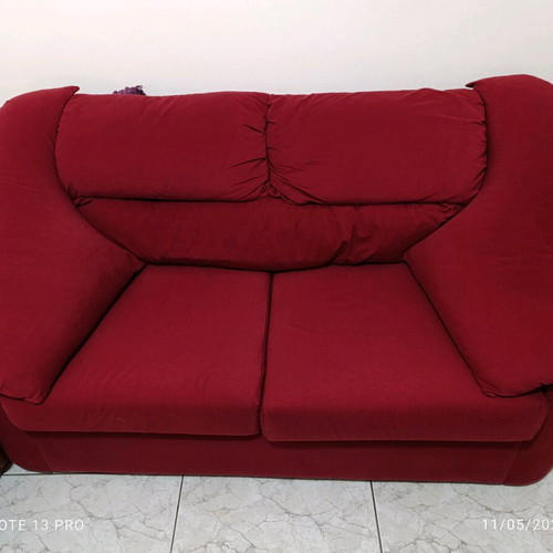 Two-seater waterproof sofa like new with removable cushions