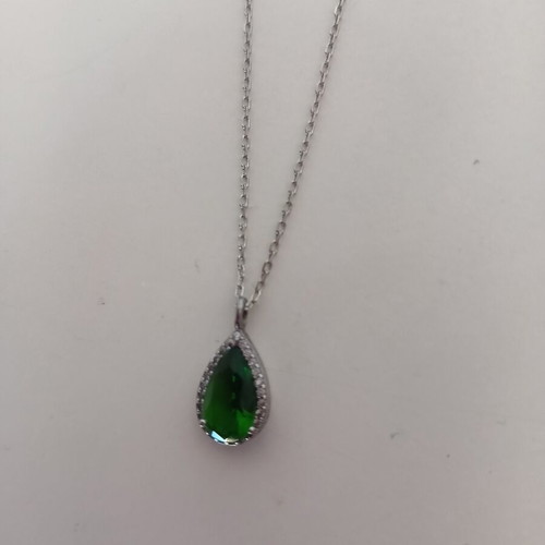 Silver necklace S925 with green teardrop stone, like new