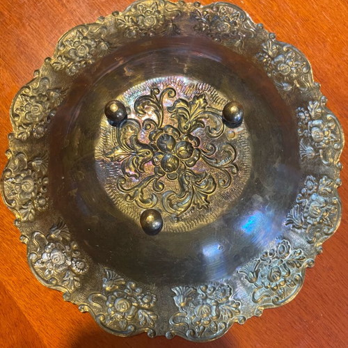 Silver-plated copper plate like new with vine or flower motif