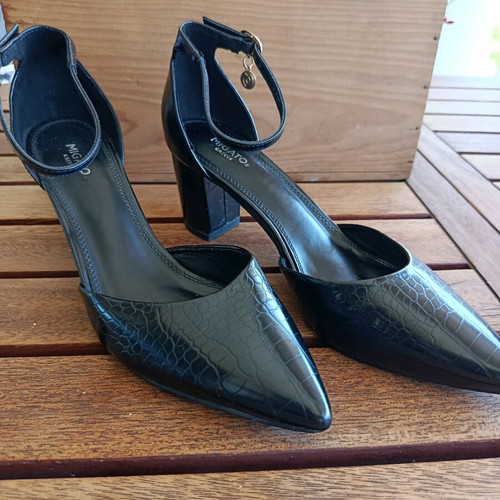 Migato black pumps with croc pattern and ankle strap, like new, size 40
