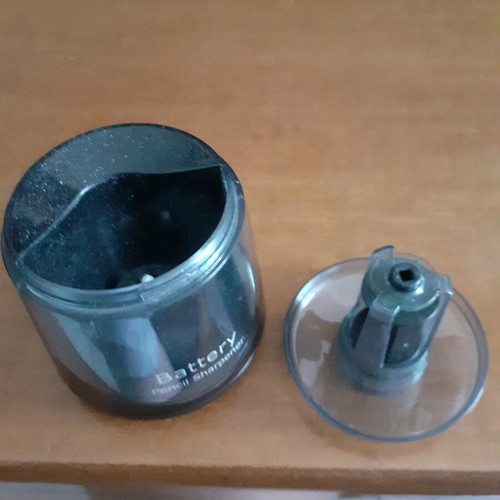 Electric sharpener used with AA batteries