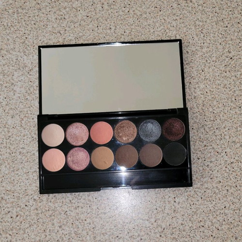 Sleek i-Divine Oh! So Special Palette like new