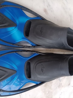 TNT Kids Swim Fins Like New Size 37-38