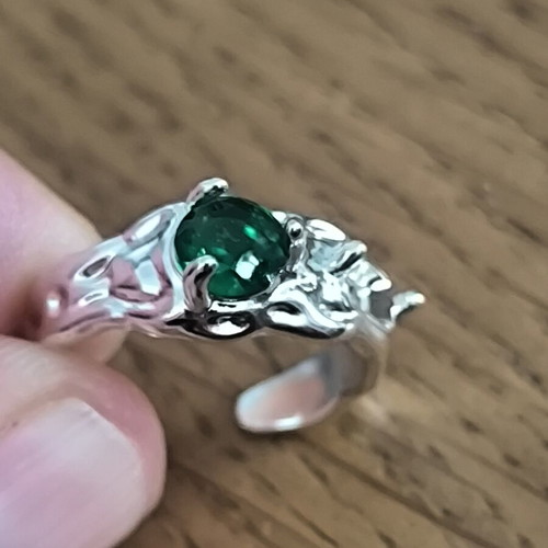 Silver ring S925 with green faceted stone