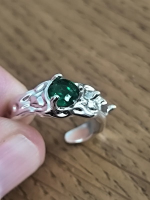 Silver ring S925 with green faceted stone