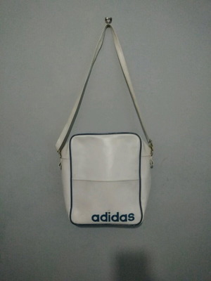 Τσάντα Adidas 1980 μεταχειρισμένη, vintage, λευκή crossbody