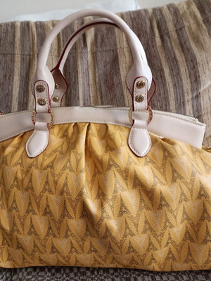 La tour Eiffel shoulder and hand bag like new, beige and yellow