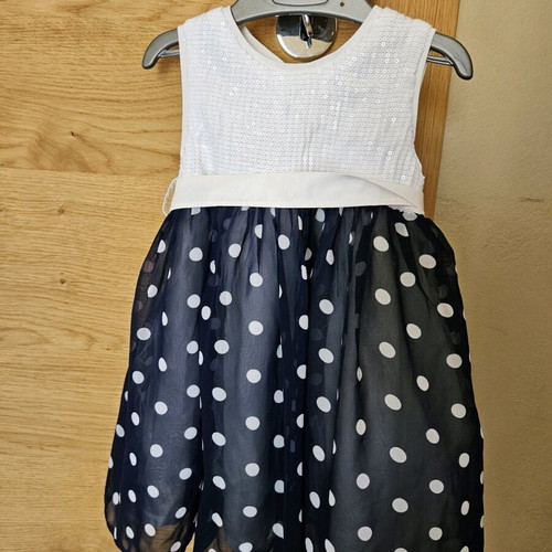 Dress like new, suitable for up to 2 years old