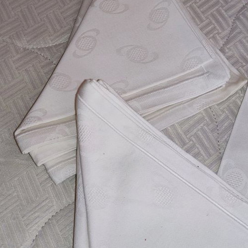 Tablecloth set with 12 napkins used, white