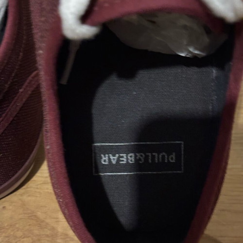 Low sneakers like new, burgundy with white laces, size 45